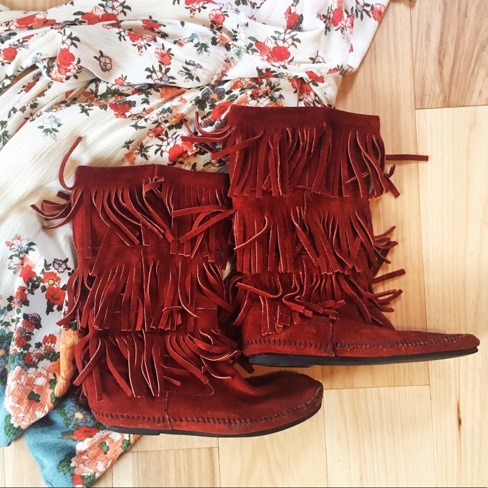Minnetonka 3-Layer Fringe Boots